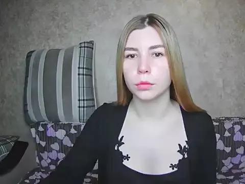 ElllaNuar from StripChat