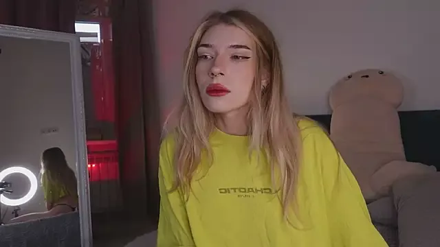 Elly_Clark on StripChat 