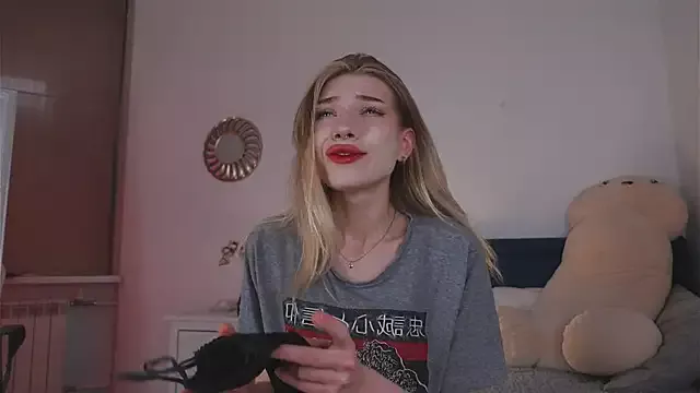 Elly_Clark on StripChat 