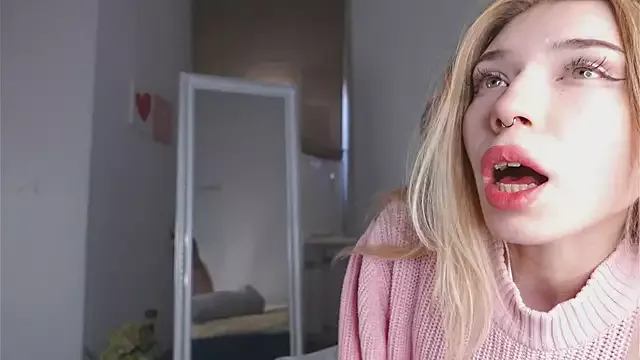 Elly_Clark on StripChat 