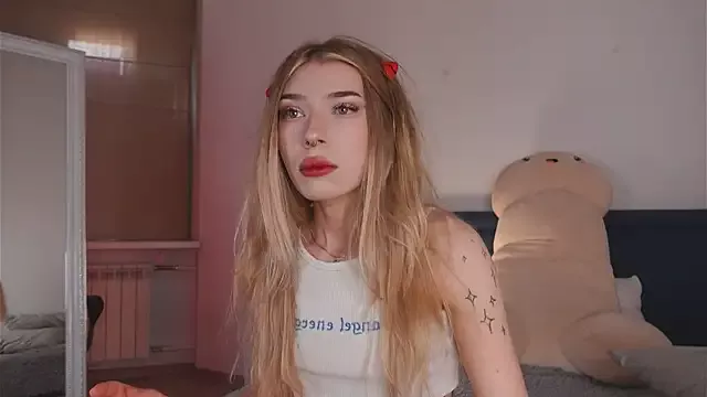 Elly_Clark on StripChat 