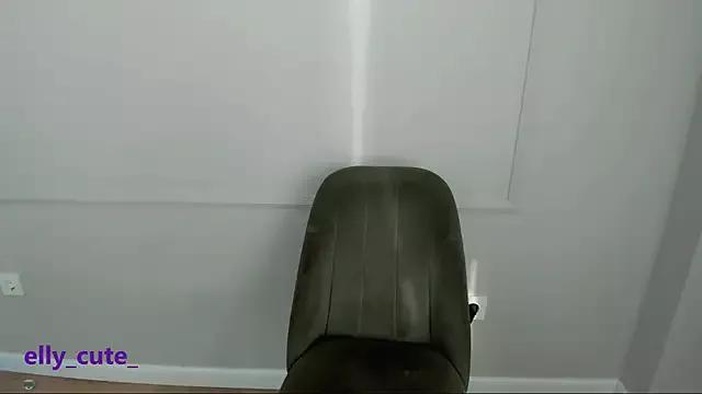 Elly_Cute from StripChat