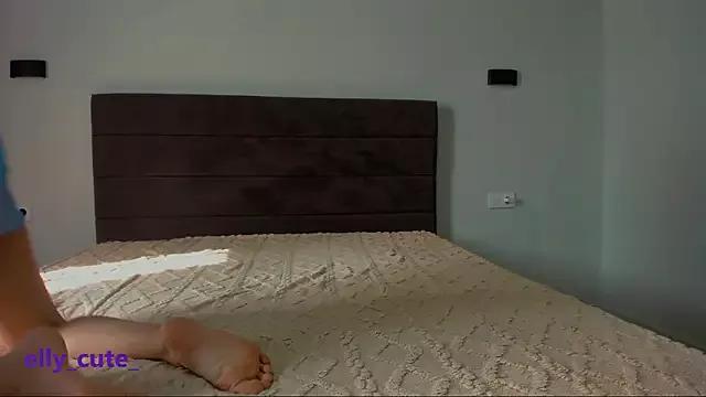Elly_Cute from StripChat