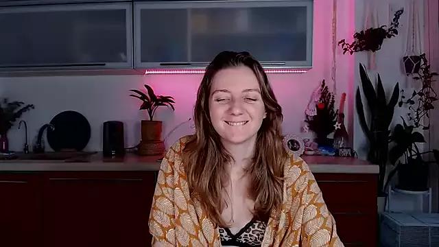 Elly_Helly from StripChat
