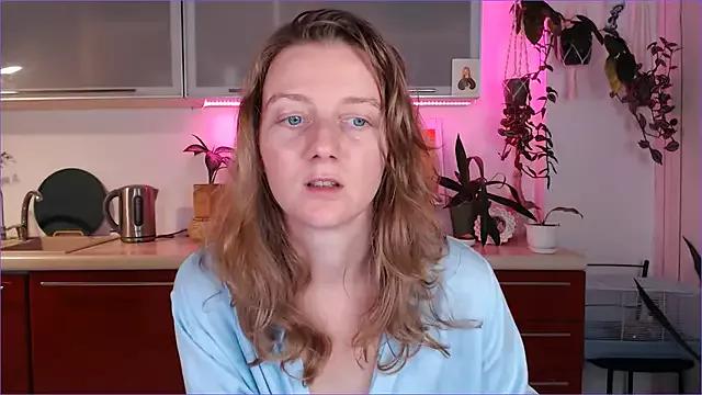 Elly_Helly from StripChat