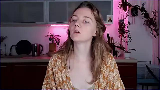 Elly_Helly from StripChat