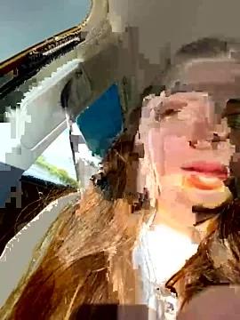 EllyNora from StripChat