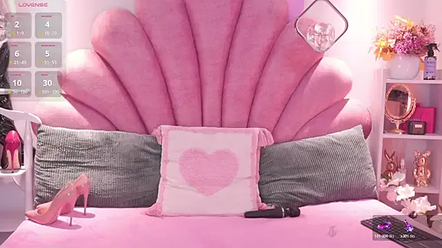 Try our streaming cams variety and talk on a personal level with our adorable girls streamers, showing off their bountiful shapes and dildos.