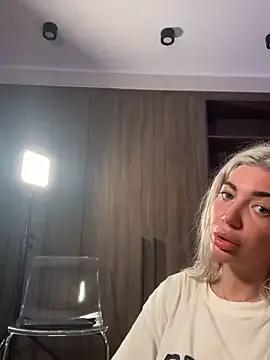 ElsaSinn from StripChat is Freechat