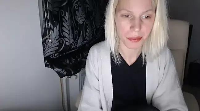 ElssaRush from StripChat