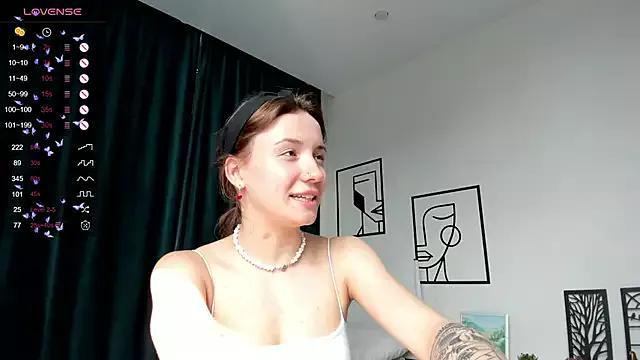 ElvaHilby from StripChat is Freechat