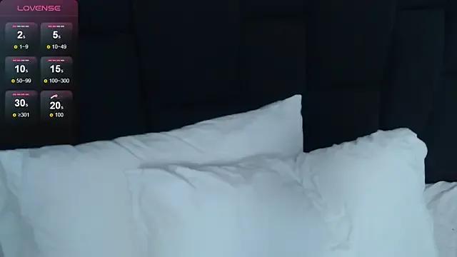 ema_collinss from StripChat is Freechat