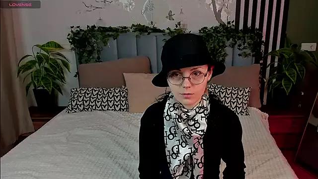 ema_spark from StripChat is Freechat