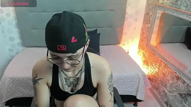 Try our streaming cams variety and talk on a personal level with our adorable girls streamers, showing off their bountiful shapes and dildos.