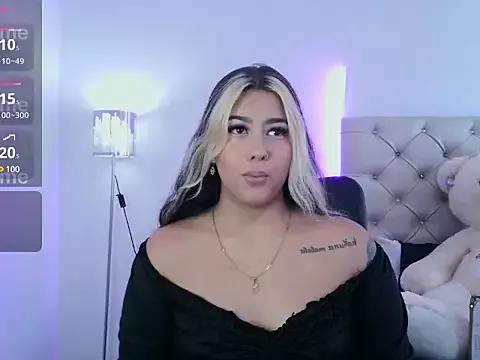 EmberEyes_999 from StripChat