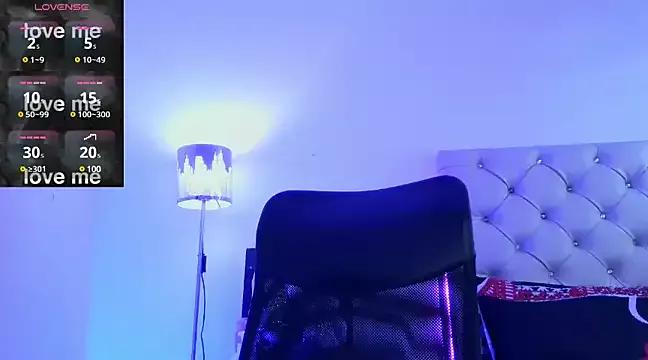 EmberEyes_999 from StripChat