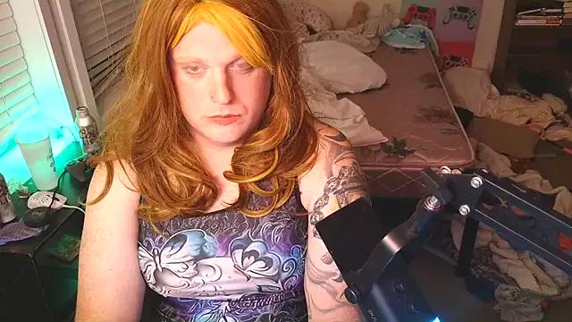 EmberLee from StripChat is Freechat