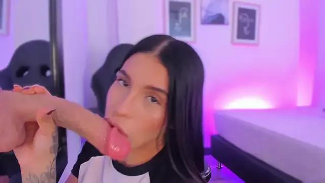 emelie_89 from StripChat