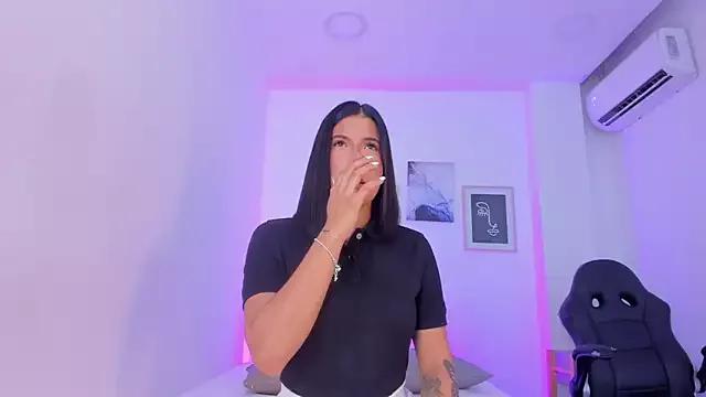 emelie_89 from StripChat