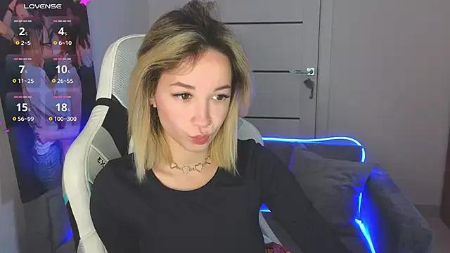 EmelyBenz from StripChat
