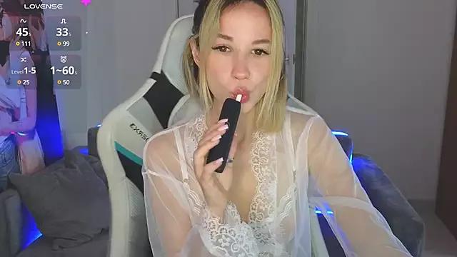 EmelyBenz from StripChat