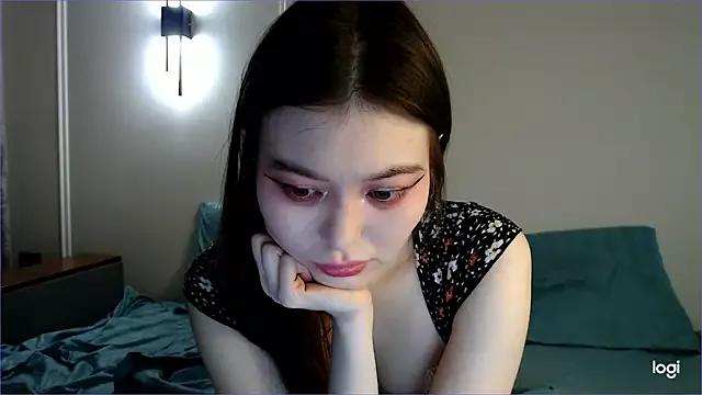 Emerald_Eyes from StripChat