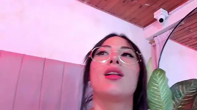 Emiiily_ from StripChat