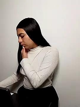 Emiily_bliss from StripChat is Freechat