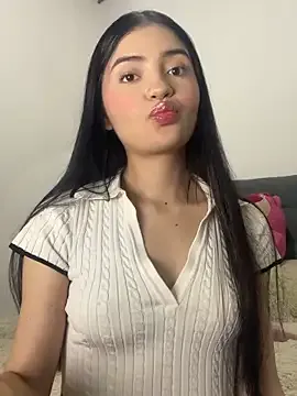 EmiilyCherry on StripChat 