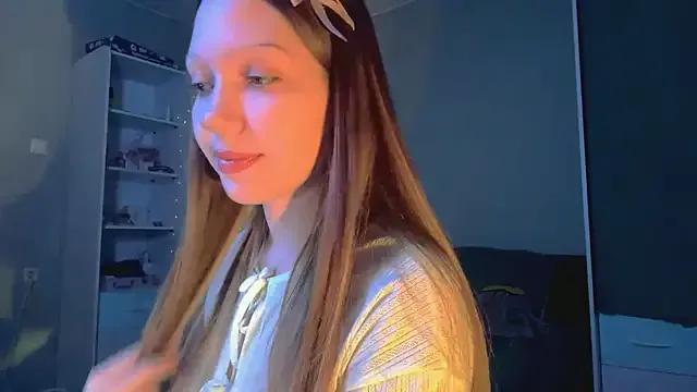 EmiIyKitty from StripChat is Freechat