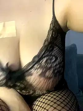 emiliafrancaise from StripChat is Freechat