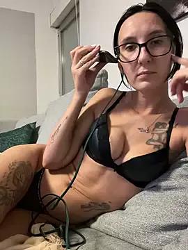 Emiliamaus from StripChat is Freechat