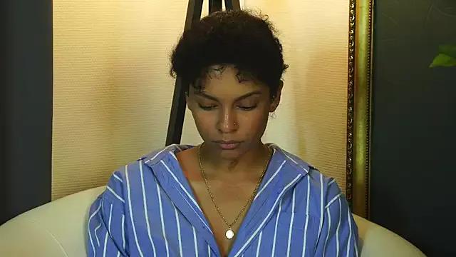 EmiliaPoulet from StripChat is Freechat