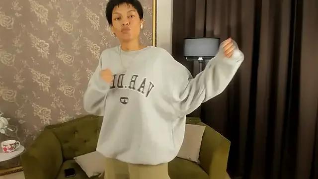 EmiliaPoulet from StripChat is Freechat