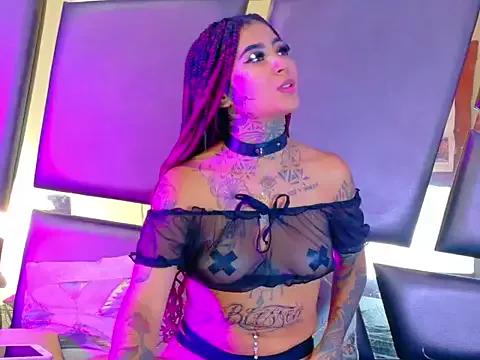 EmilieLake from StripChat