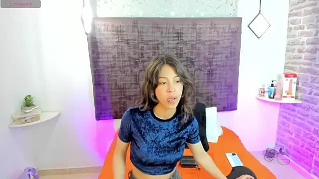 emily-coral from StripChat is Freechat
