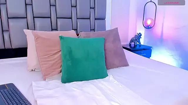 Try our streaming cams variety and talk on a personal level with our adorable girls streamers, showing off their bountiful shapes and dildos.