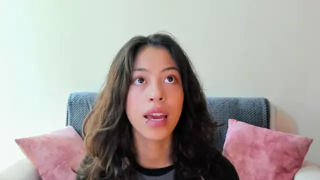 emily_jonessxx from StripChat is Freechat