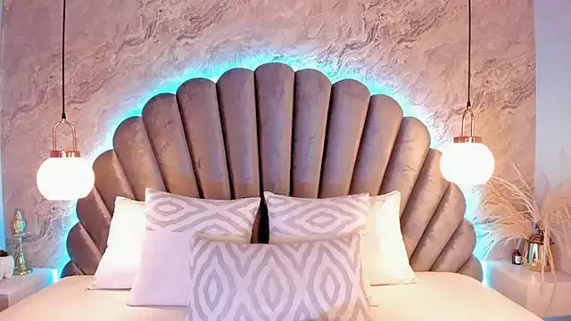 Try our streaming cams variety and talk on a personal level with our adorable girls streamers, showing off their bountiful shapes and dildos.