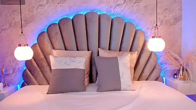 Try our streaming cams variety and talk on a personal level with our adorable girls streamers, showing off their bountiful shapes and dildos.