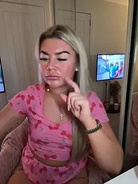 EmilyKingg from StripChat is Freechat