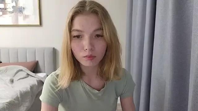 EmilyLuv from StripChat is Freechat