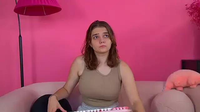 EmilyMiret from StripChat is Freechat