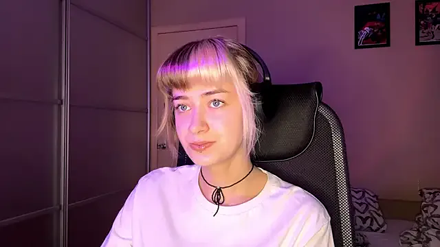 Try our streaming cams variety and talk on a personal level with our adorable girls streamers, showing off their bountiful shapes and dildos.