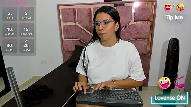 emilyy_cooperr from StripChat is Freechat