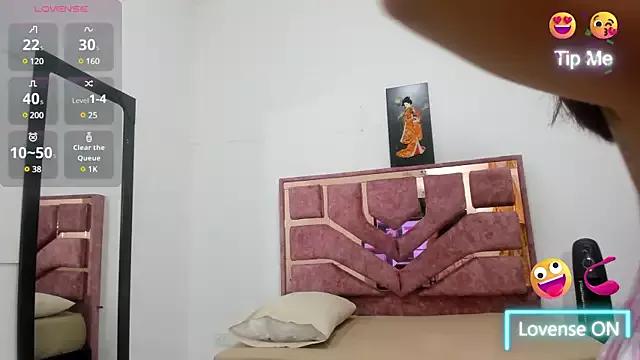 emilyy_cooperr from StripChat is Freechat