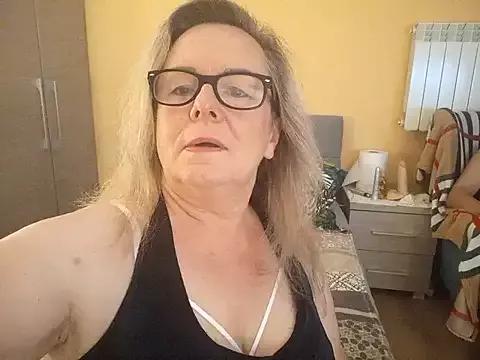 EmiMattShow from StripChat is Freechat