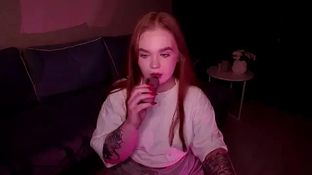 EmiRise from StripChat