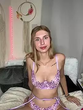 emma05 from StripChat