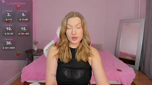 Emma__Leee from StripChat